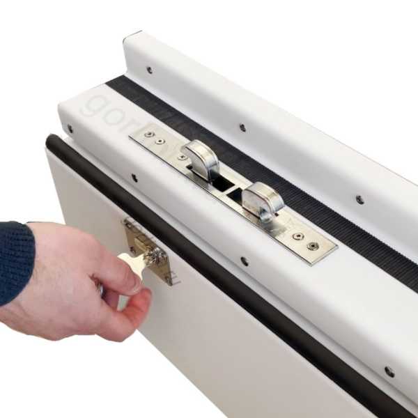 Люк выхода на кровлю Небоскреб замок с ключом врезанный в борт