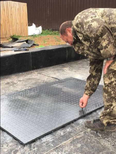 Закрытая крышка утепленного люка Контур Люк Контур Рифленый утепленный с с минеральным утеплителем 50 мм в створке, обшитой металлическим листом